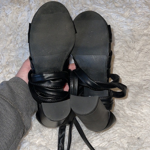 Black strappy heels - Picture 5 of 6